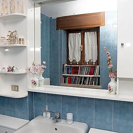 Venitian Style Bedroom With A Shared Bathroom Hotel 5*