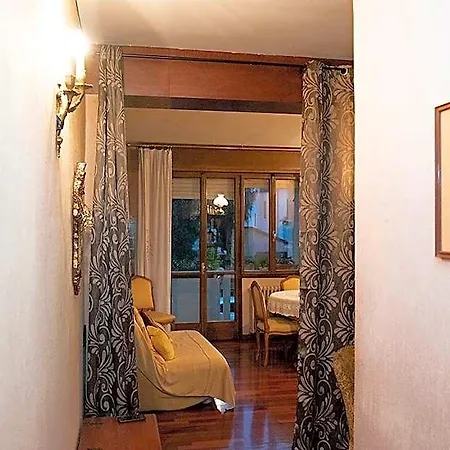 Venitian Style Bedroom With A Shared Bathroom Hotel